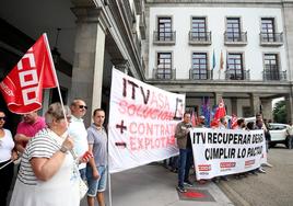 Los trabajares de estaciones de las ITV asturianas ya se manifestaron el pasado mes de junio para reclamar la jornada semanal de 35 horas.