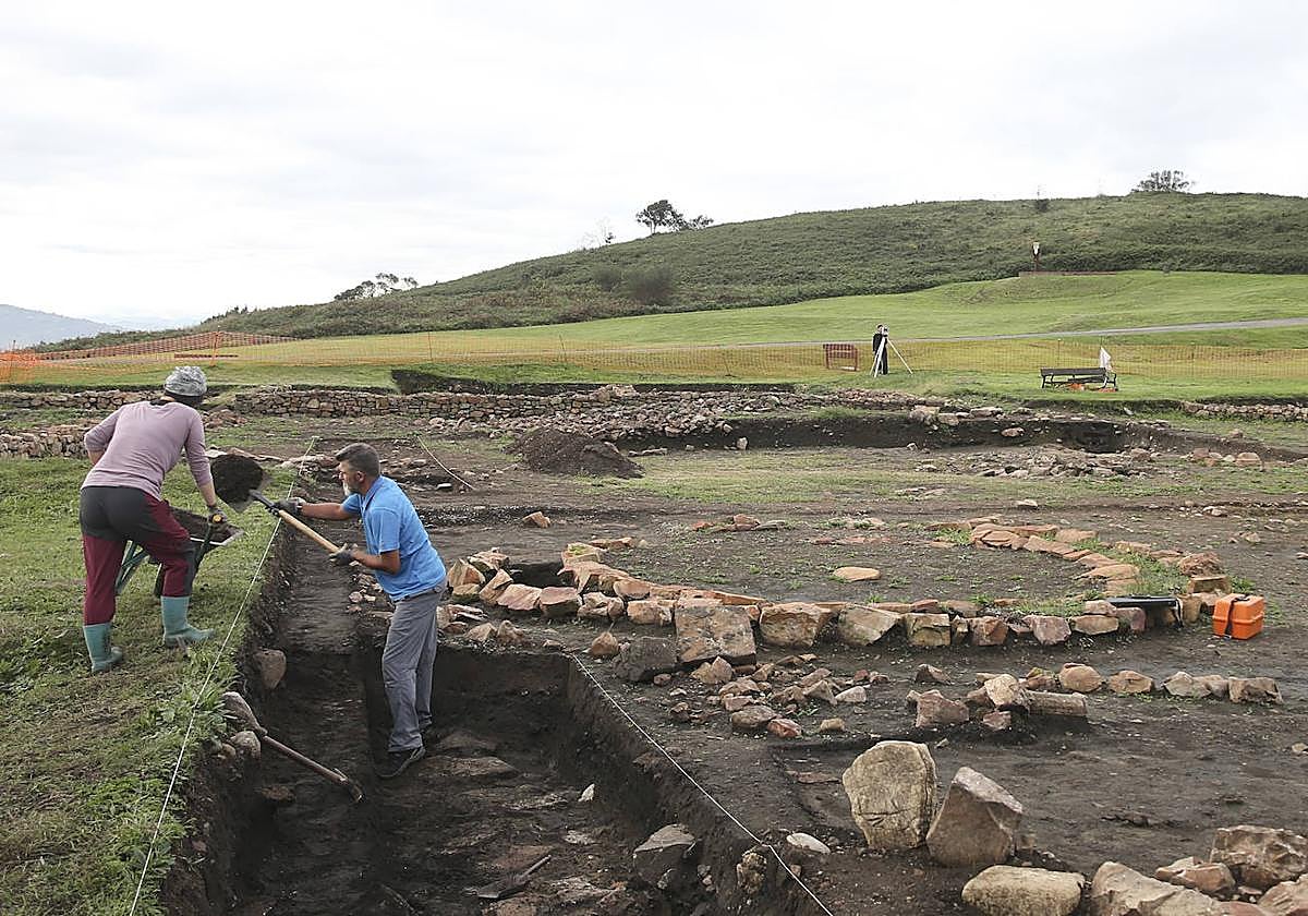 Los hallazgos arqueológicos están permitiendo «resituar» el yacimiento de la Campa Torres al tiempo que abren nuevas incógnitas.