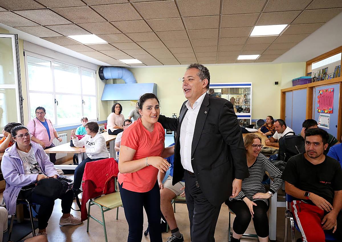 Imagen secundaria 1 - Adolfo Rivas y su sonrisa eterna