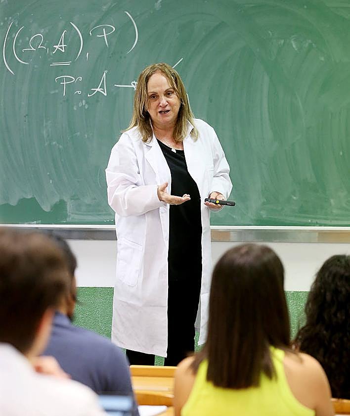Imagen secundaria 2 - María Ángeles Gil, una mujer de azar, realismo y filosofía