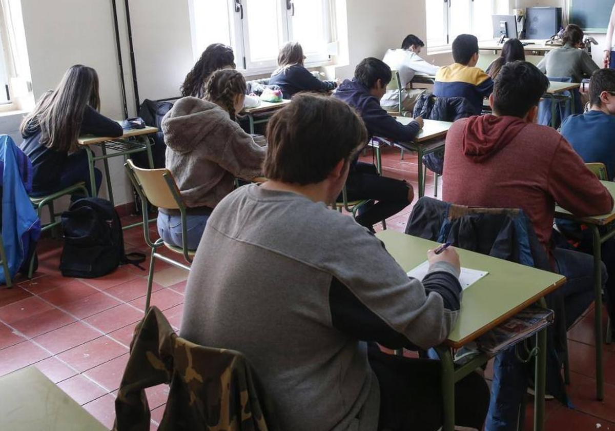 Estudiantes, durante una clase en un instituto asturiano.