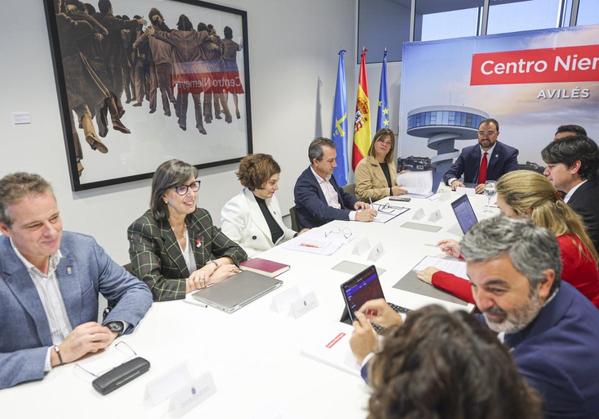 El presidente del Principado y sus consejeros, en su reunión semanal, que ayer tuvo lugar en Avilés.