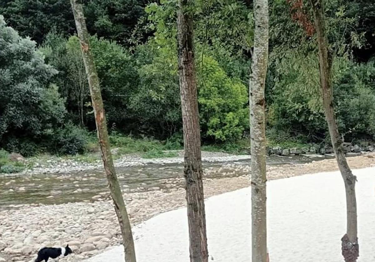 La primera de las actuaciones consistió en recuperar La Coaña, con zona de baños y de ocio.