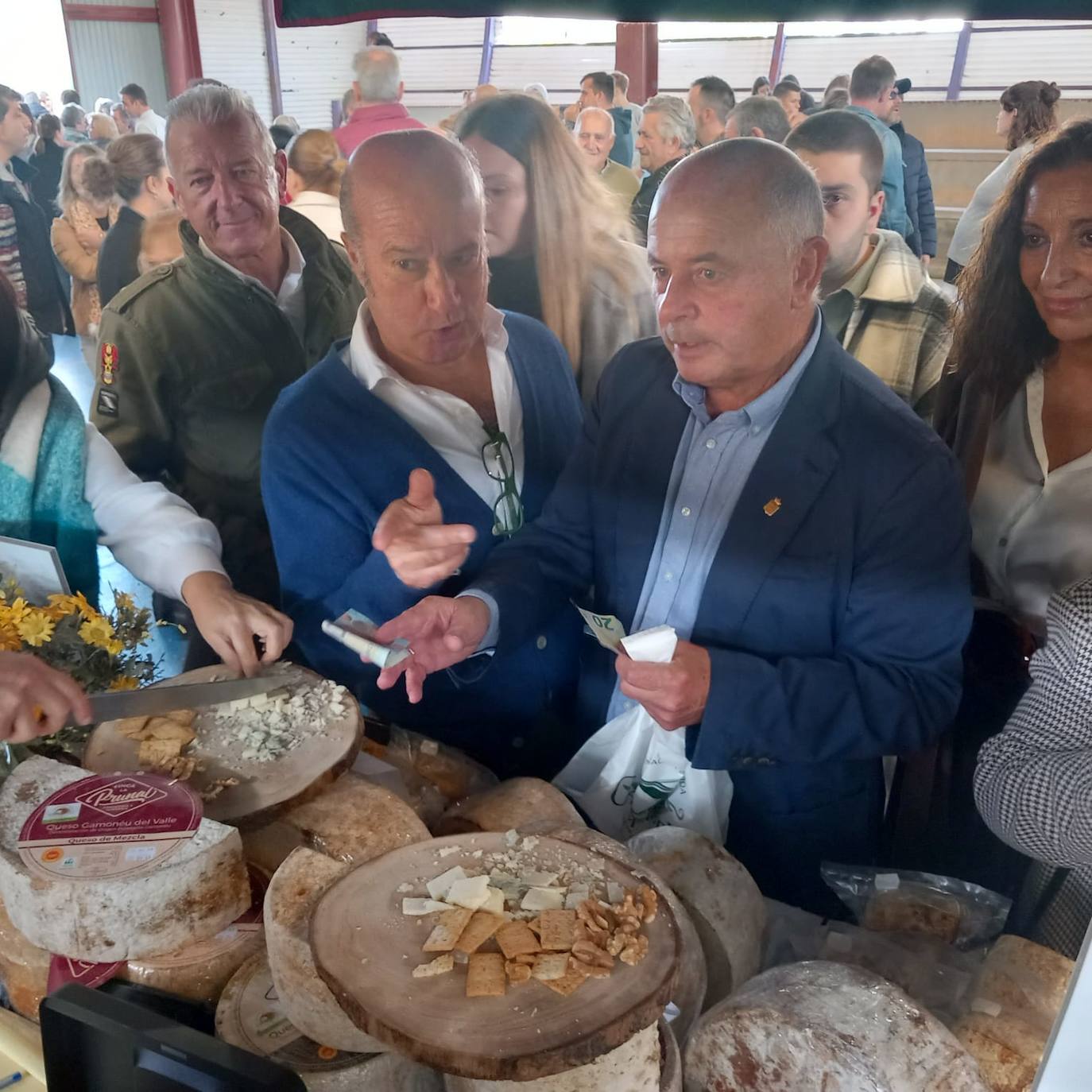 Más de 2.000 kilos de queso en la feria del Gamonéu de Benia