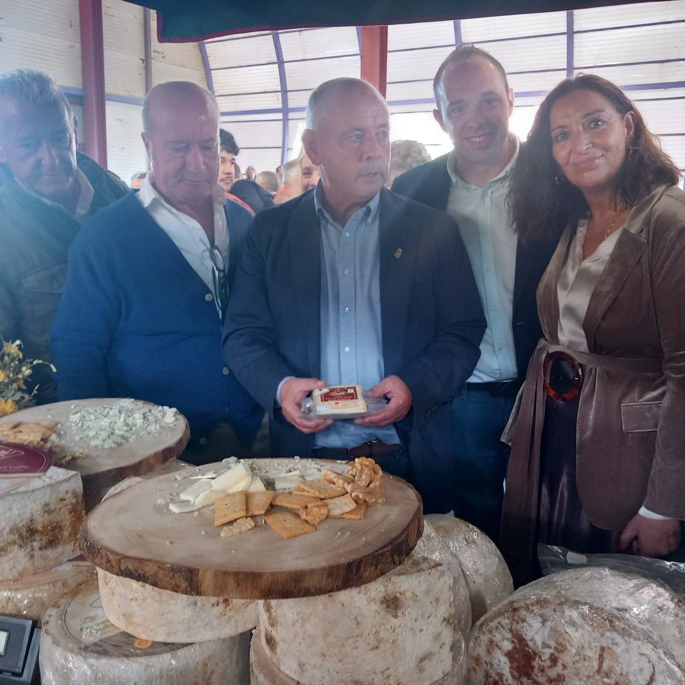 Más de 2.000 kilos de queso en la feria del Gamonéu de Benia