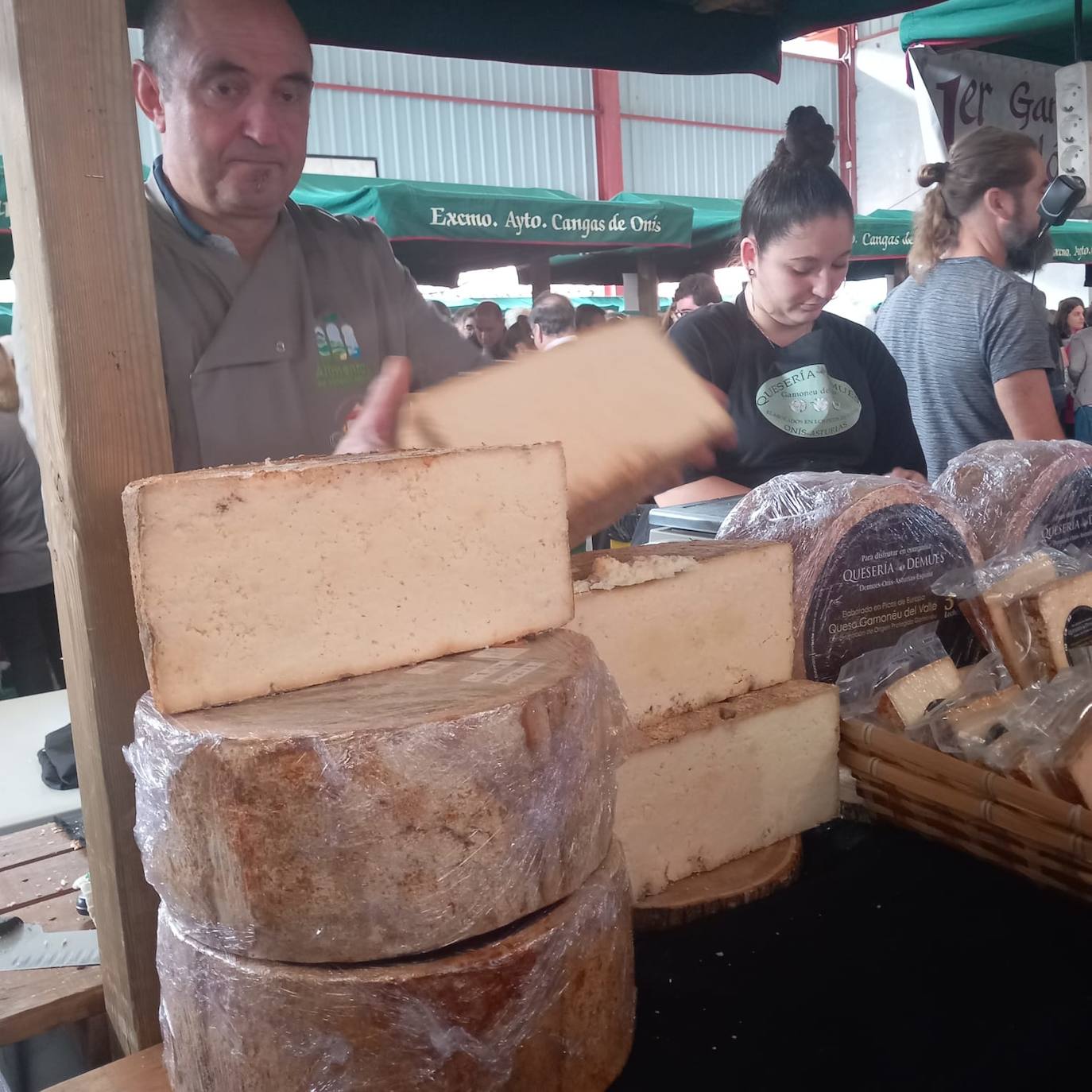 Más de 2.000 kilos de queso en la feria del Gamonéu de Benia