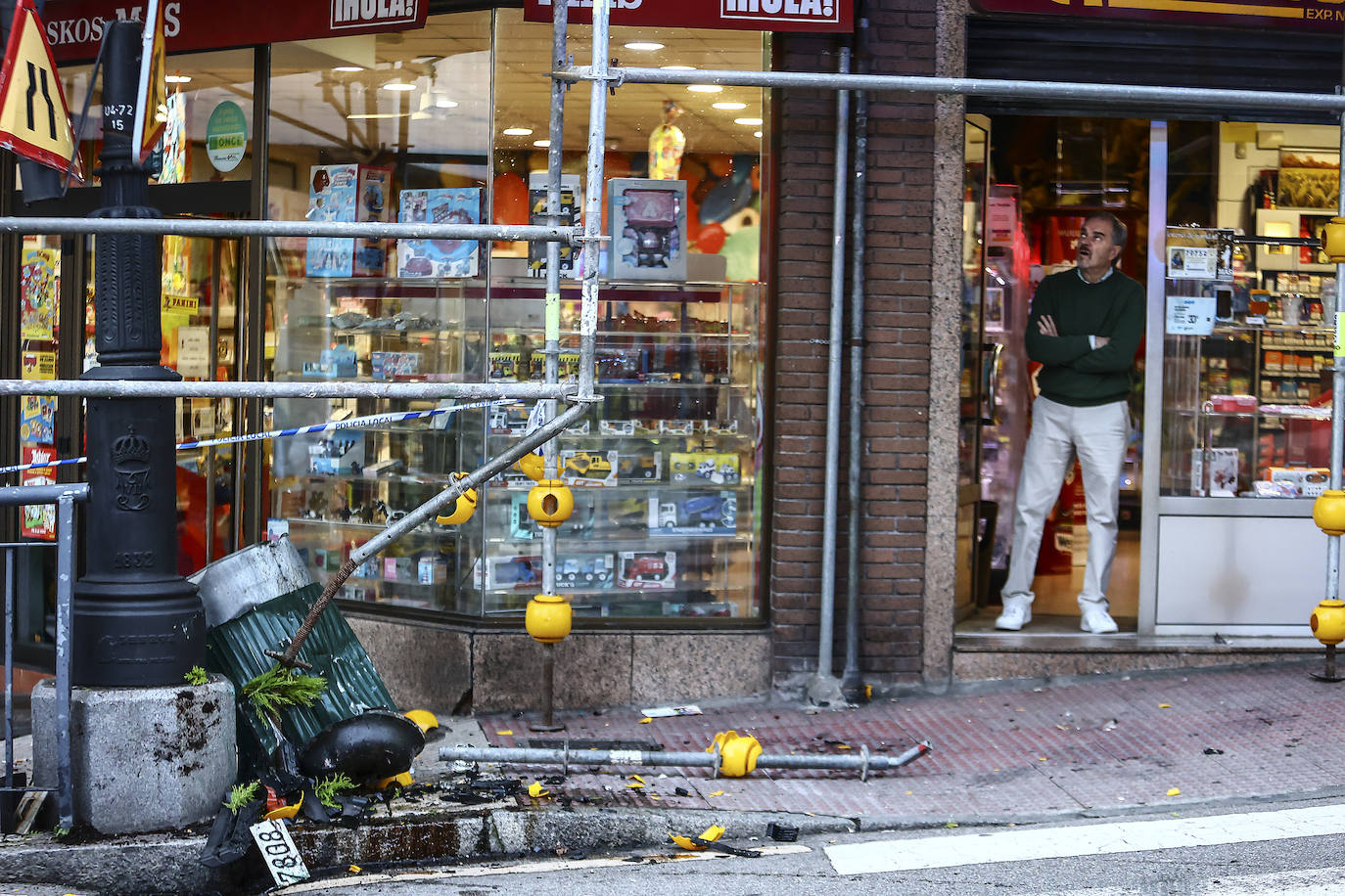 Un conductor atropella a tres peatones en Oviedo