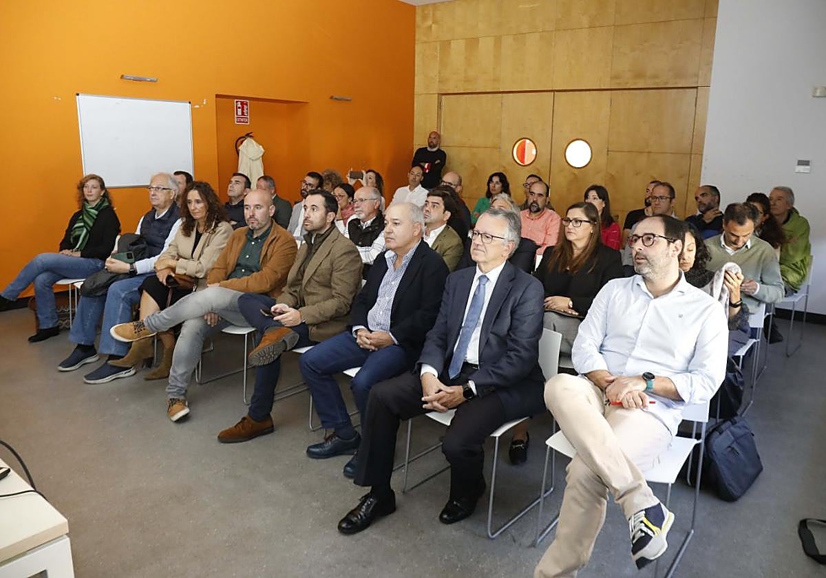 La jornada, en la que participaron el presidente de la Confederación, Manuel Gutiérrez, y el alcalde de Pravia, David Álvarez, se celebró en Pravia.