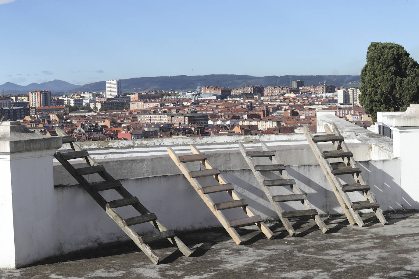 Gijón adelanta su visita a los cementerios