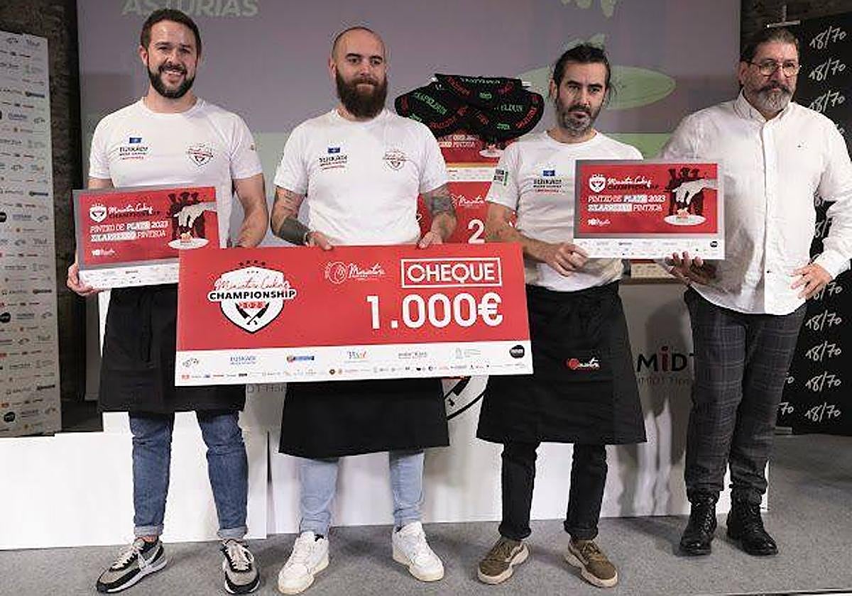 Carlos Gallego, Luis Menéndez y Mariano Mier, segundos en el campeonato de pinchos de Vitoria