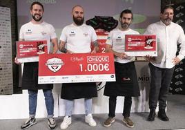 Carlos Gallego, Luis Menéndez y Mariano Mier, segundos en el campeonato de pinchos de Vitoria