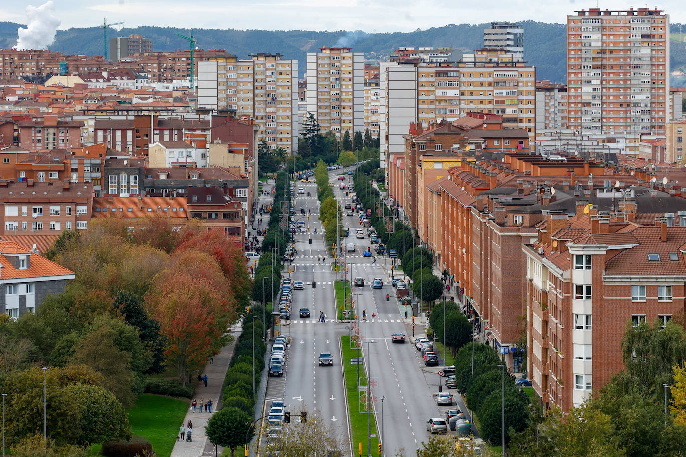 Flores y emoción en los cementerios de Asturias para recordar a los difuntos