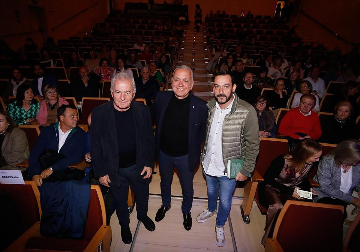 Víctor Manuel San José, Juan Ramón Lucas y Manuel Ángel Álvarez, ayer, en Mieres.