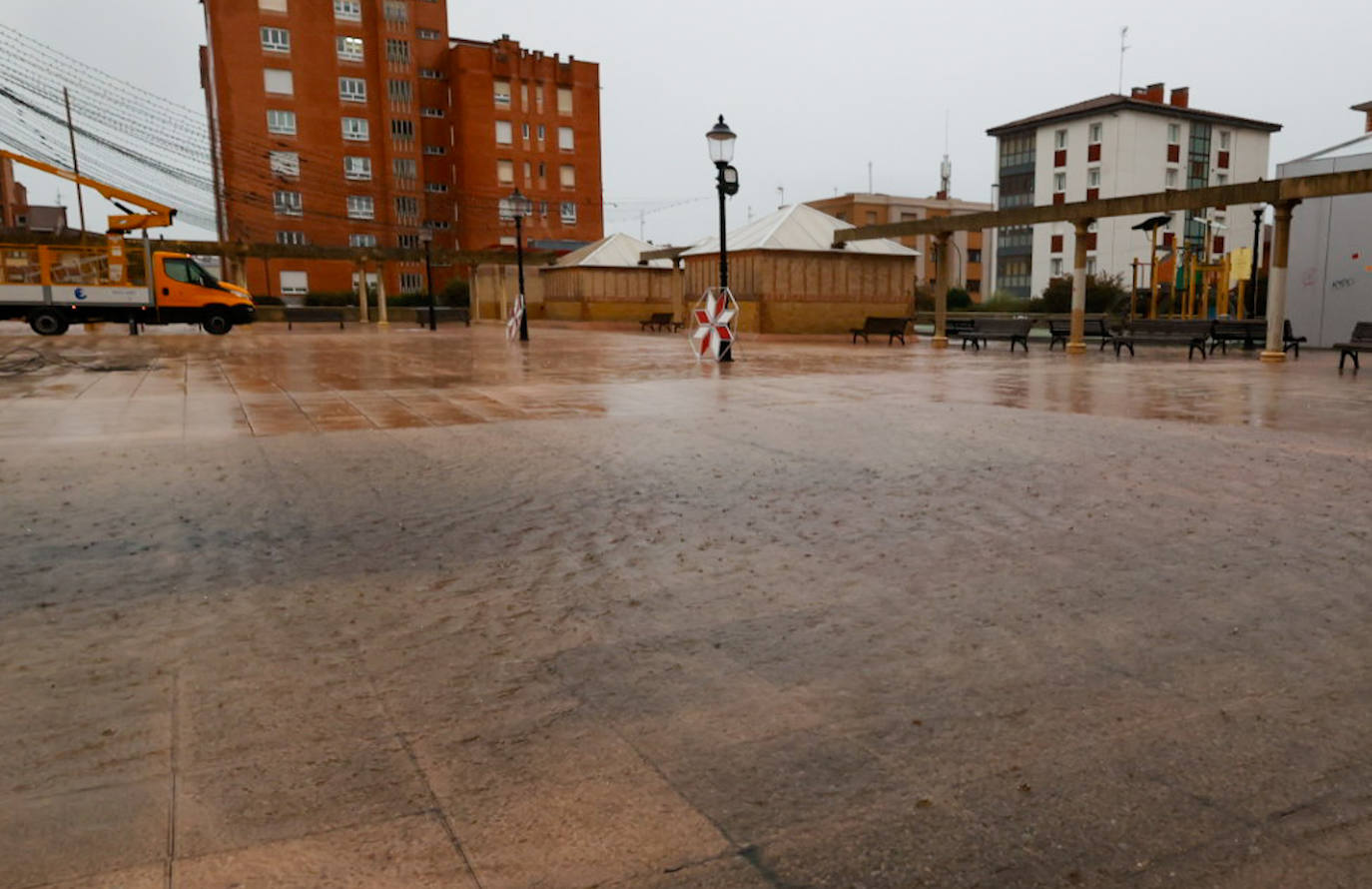 Las fuertes rachas de viento dejan destrozos por toda Asturias: las imágenes del temporal