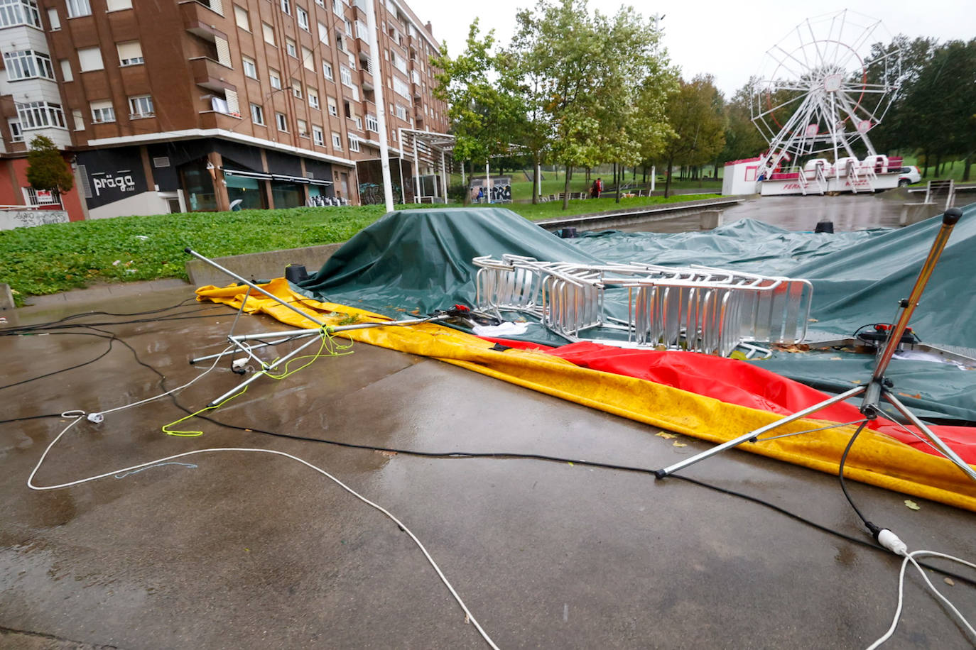 Las fuertes rachas de viento dejan destrozos por toda Asturias: las imágenes del temporal