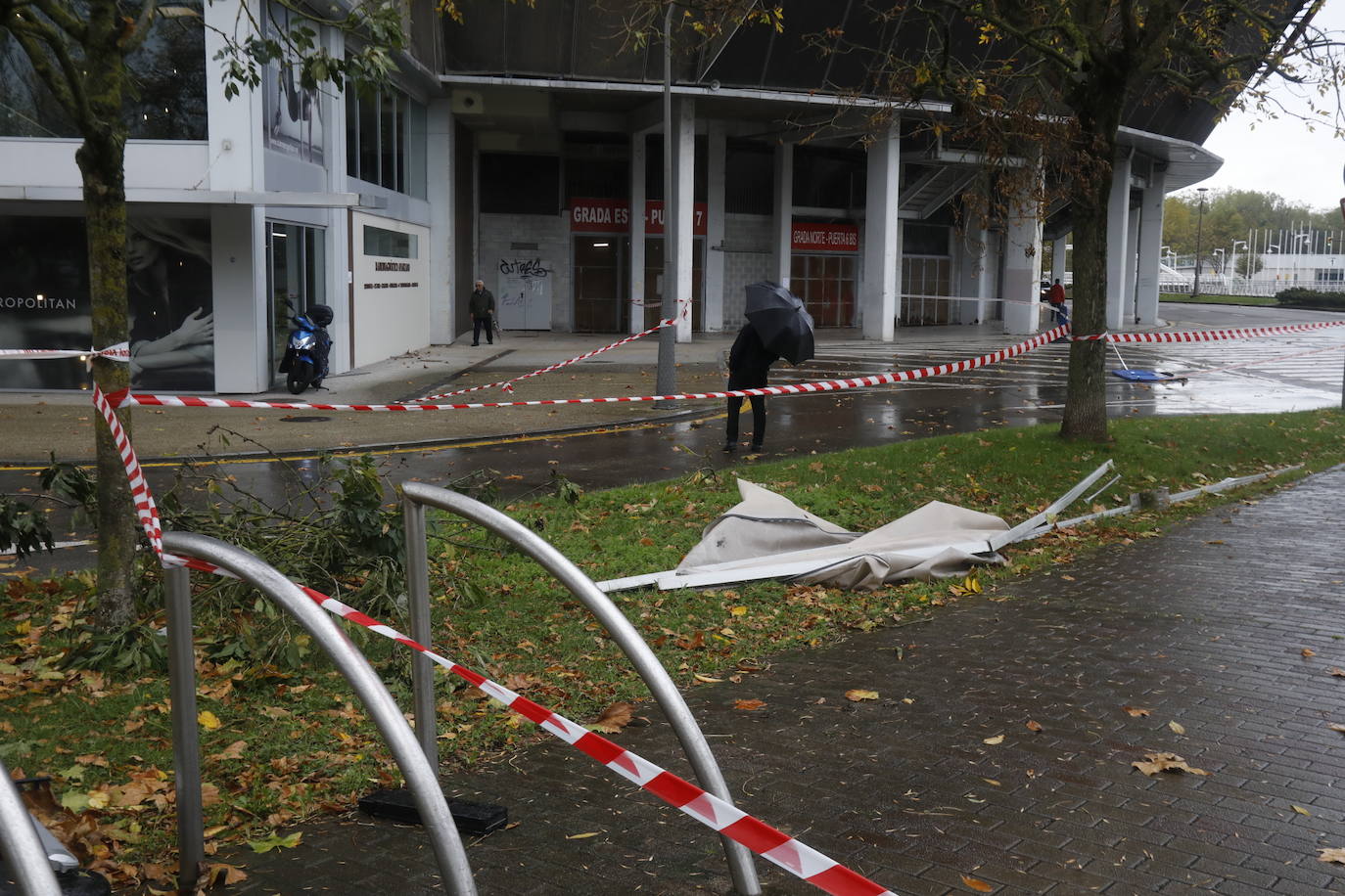 Las fuertes rachas de viento dejan destrozos por toda Asturias: las imágenes del temporal