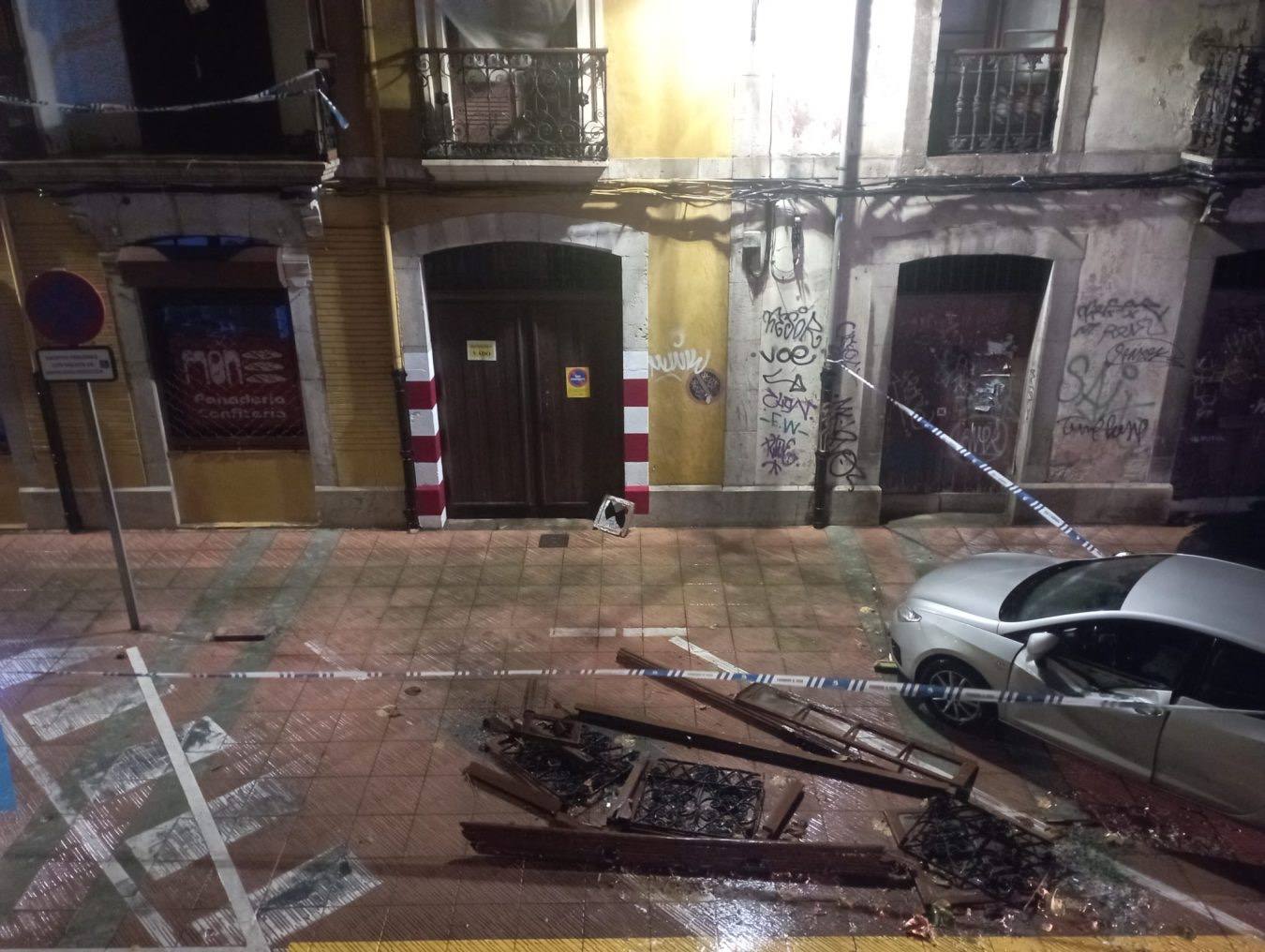 Las fuertes rachas de viento dejan destrozos por toda Asturias: las imágenes del temporal