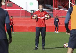 Miguel Ángel Ramírez, en un entrenamiento en Mareo.