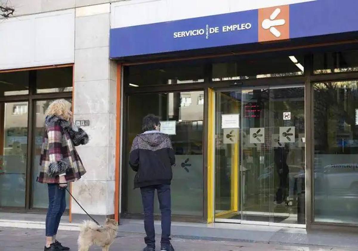 La industria y los servicios elevan el paro en Asturias, que encadena tres meses de subidas