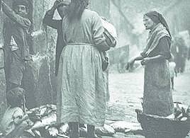 Vendedoras de bonito en Gijón, en la década de los 20.