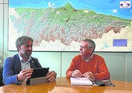 Gerardo Fabián y Manuel Calvo, reunidos en Oviedo.