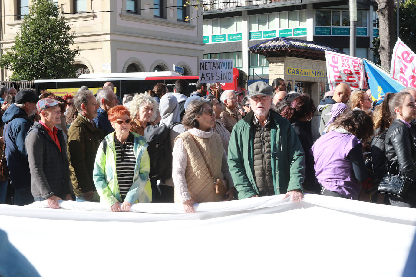 Multitudinaria manifestación a favor de Palestina en Gijón