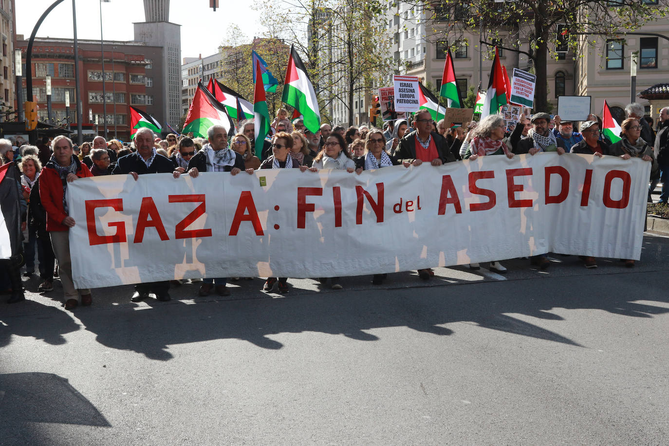 Multitudinaria manifestación a favor de Palestina en Gijón