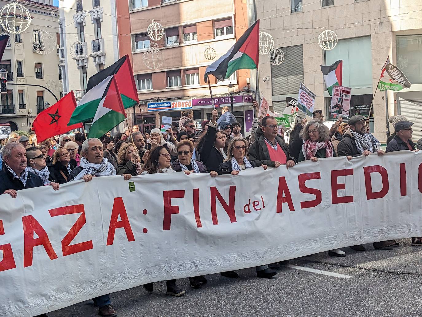 Multitudinaria manifestación a favor de Palestina en Gijón