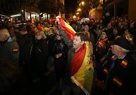 Manifestantes contra la amnistía en Oviedo.