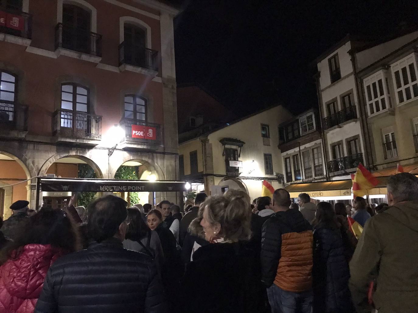«Amnistía pa tu tía»: miles de asturianos salen a la calle como protesta
