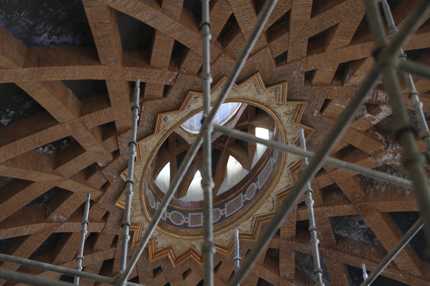 Así es la espectacular obra de la cúpula de la Laboral