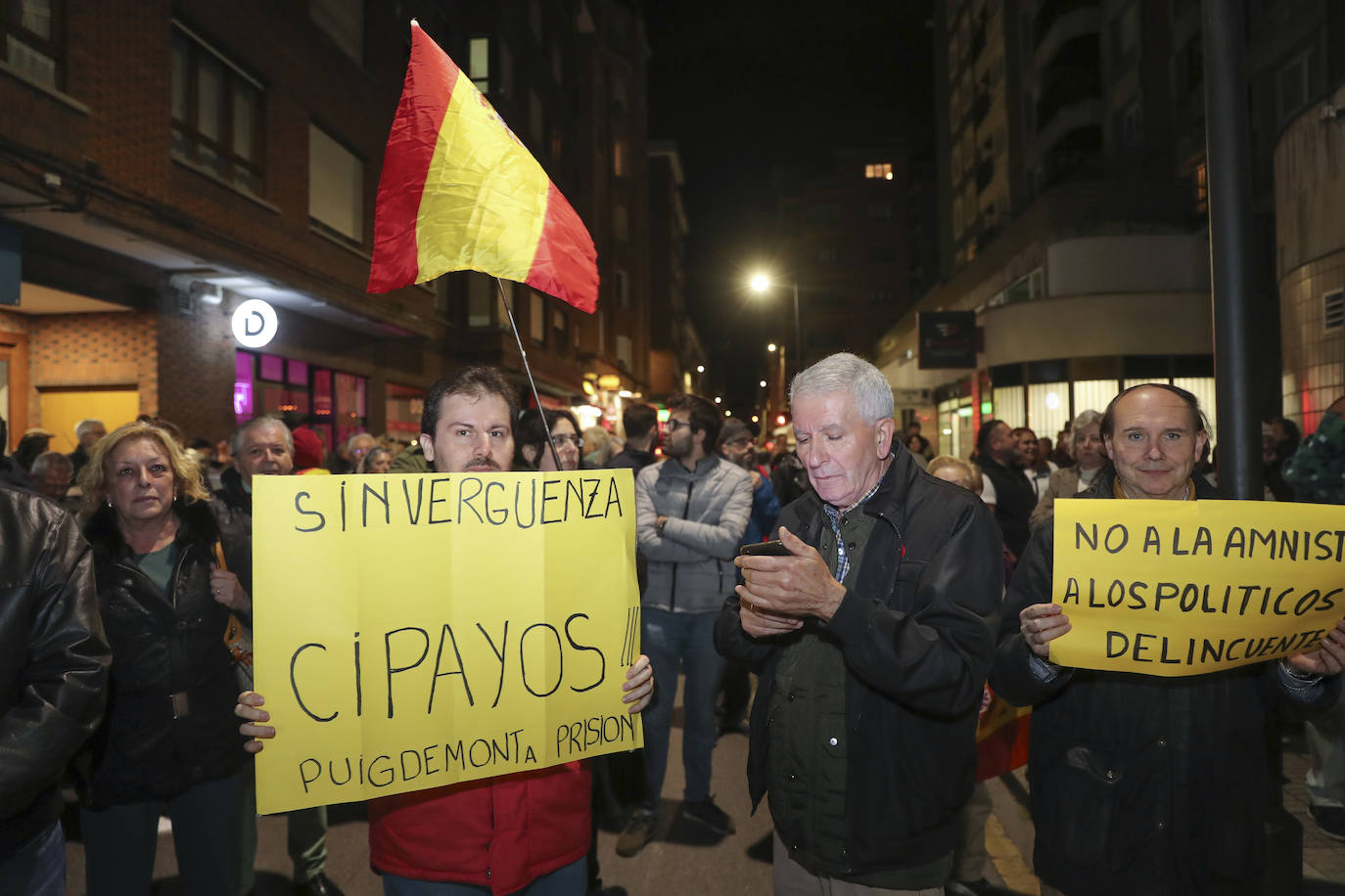 «Amnistía pa tu tía»: miles de asturianos salen a la calle como protesta