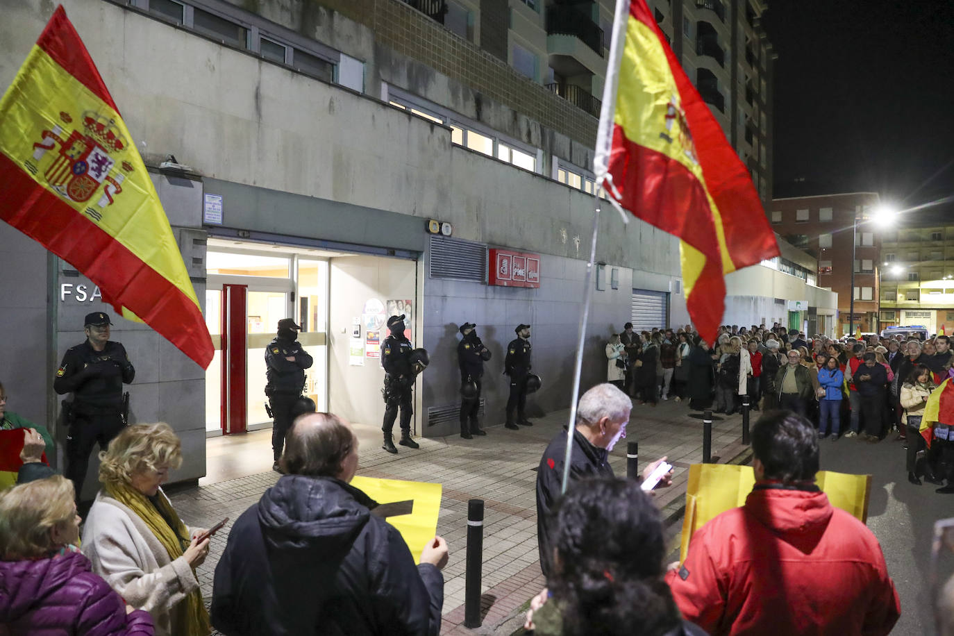 «Amnistía pa tu tía»: miles de asturianos salen a la calle como protesta