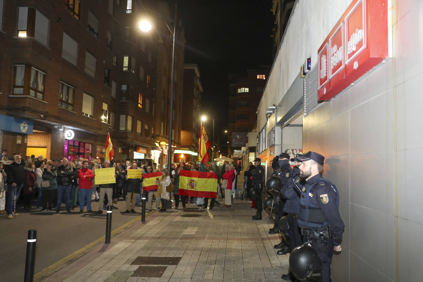 «Amnistía pa tu tía»: miles de asturianos salen a la calle como protesta