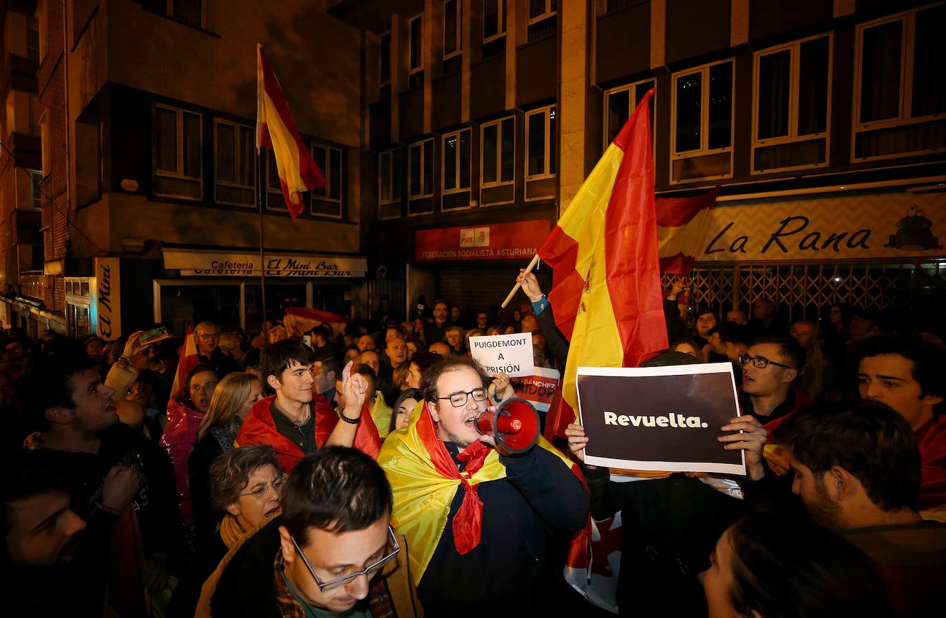 «Amnistía pa tu tía»: miles de asturianos salen a la calle como protesta