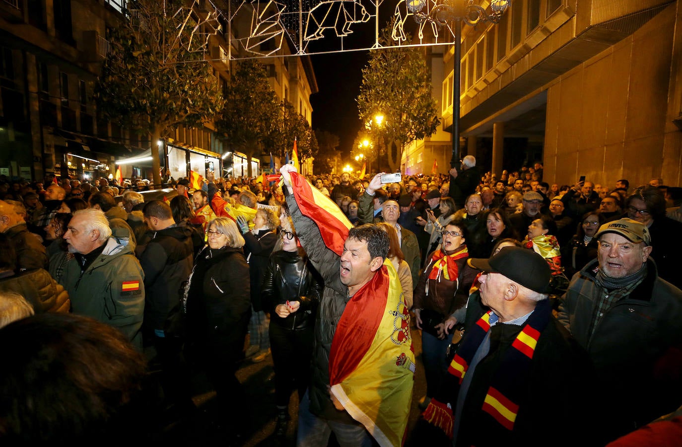 «Amnistía pa tu tía»: miles de asturianos salen a la calle como protesta