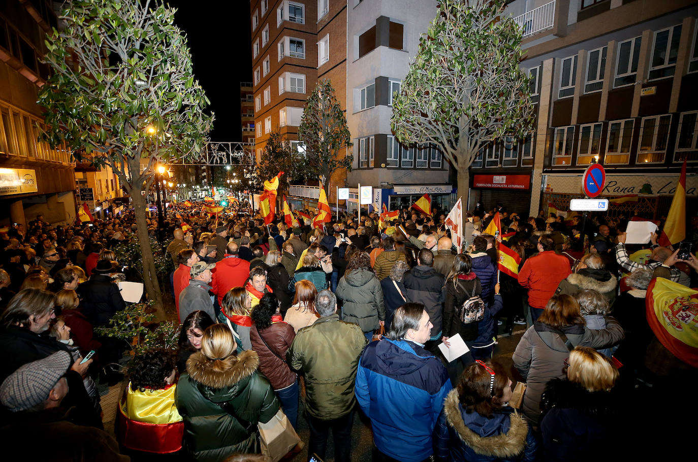 «Amnistía pa tu tía»: miles de asturianos salen a la calle como protesta