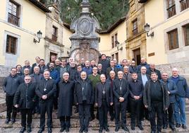 El encuentro reúne en el santuario de Covadonga a medio centenar de obispos, vicarios y arciprestes.