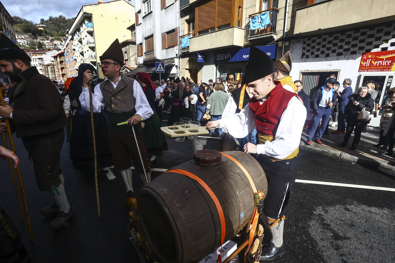 Moreda, por todo lo alto en su desfile de los Humanitarios