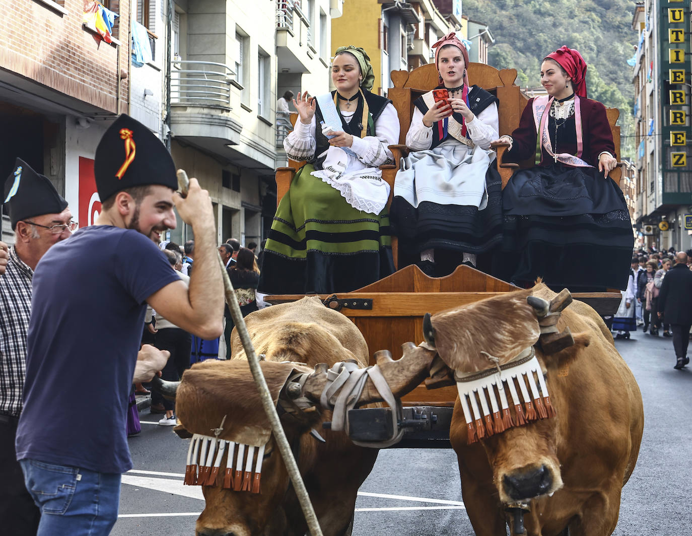 Moreda, por todo lo alto en su desfile de los Humanitarios