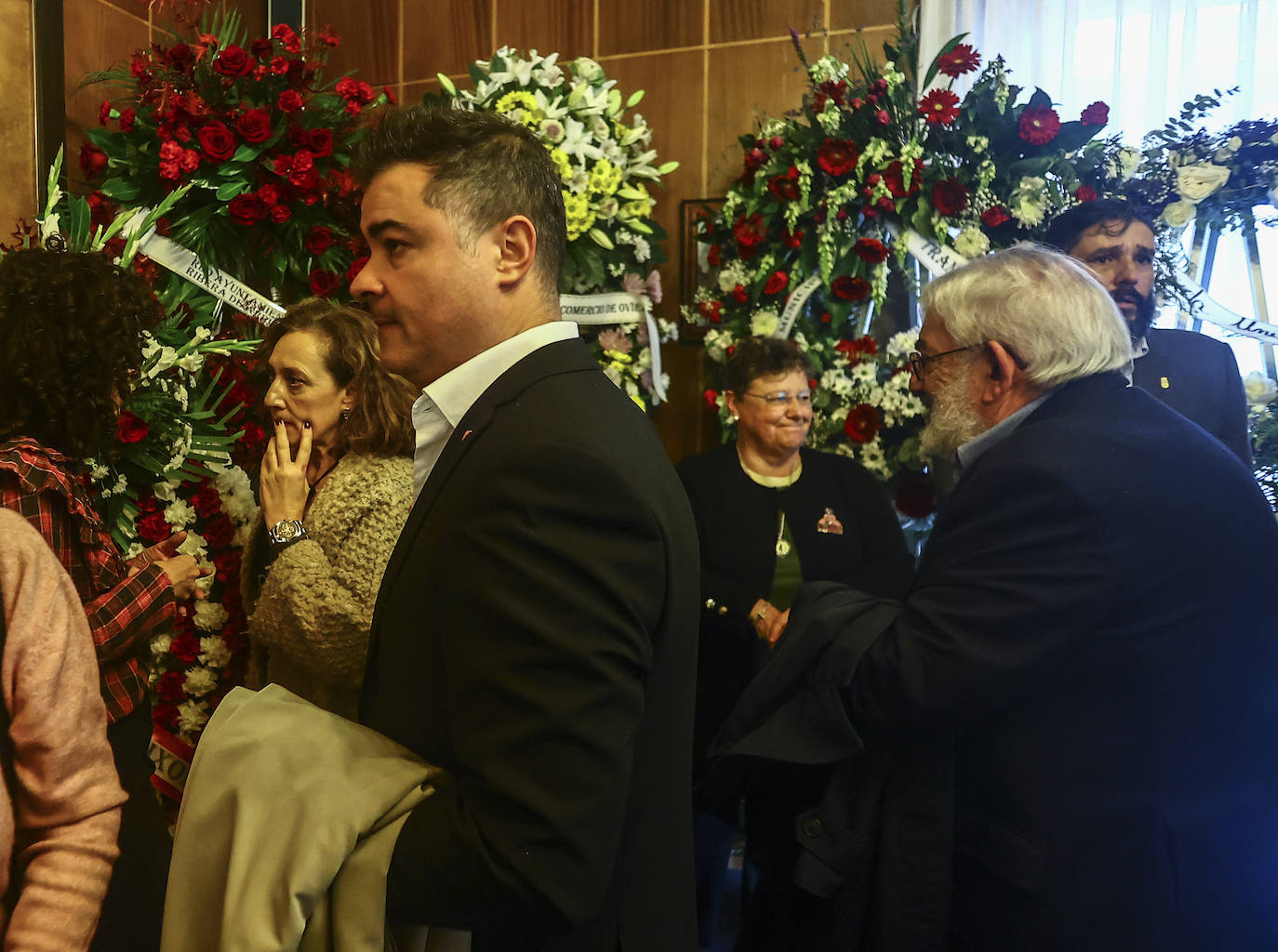 Tristeza y emoción en la capilla ardiente de Aníbal Vázquez, «una referencia moral»