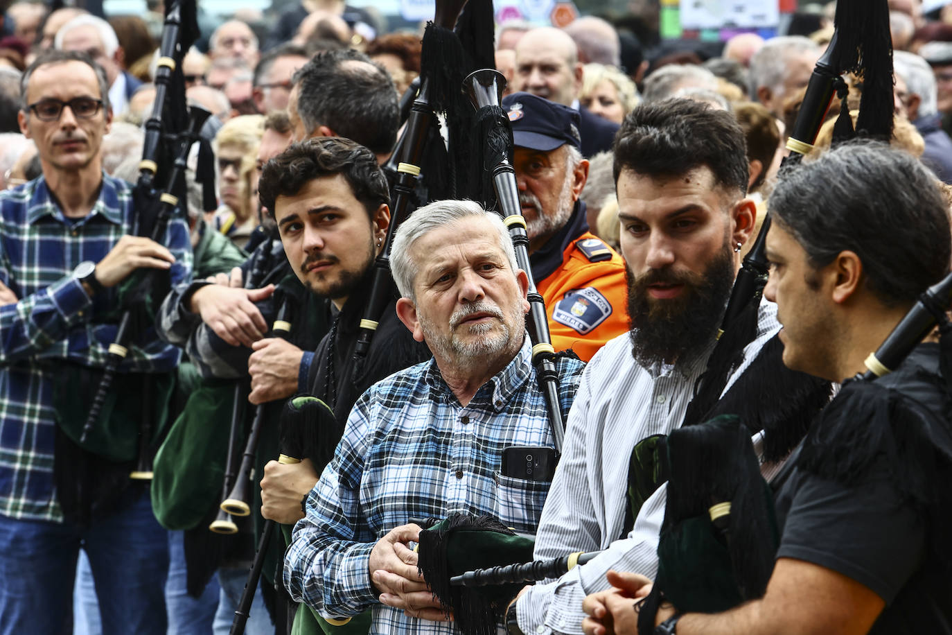 Emotivo y multitudinario adiós a Aníbal Vázquez en Mieres