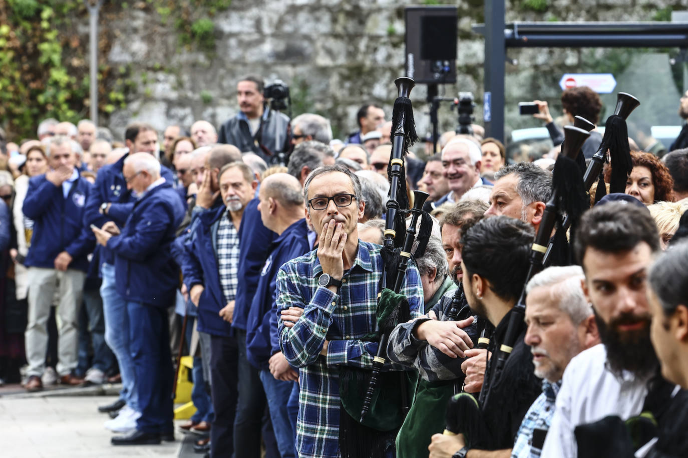 Emotivo y multitudinario adiós a Aníbal Vázquez en Mieres