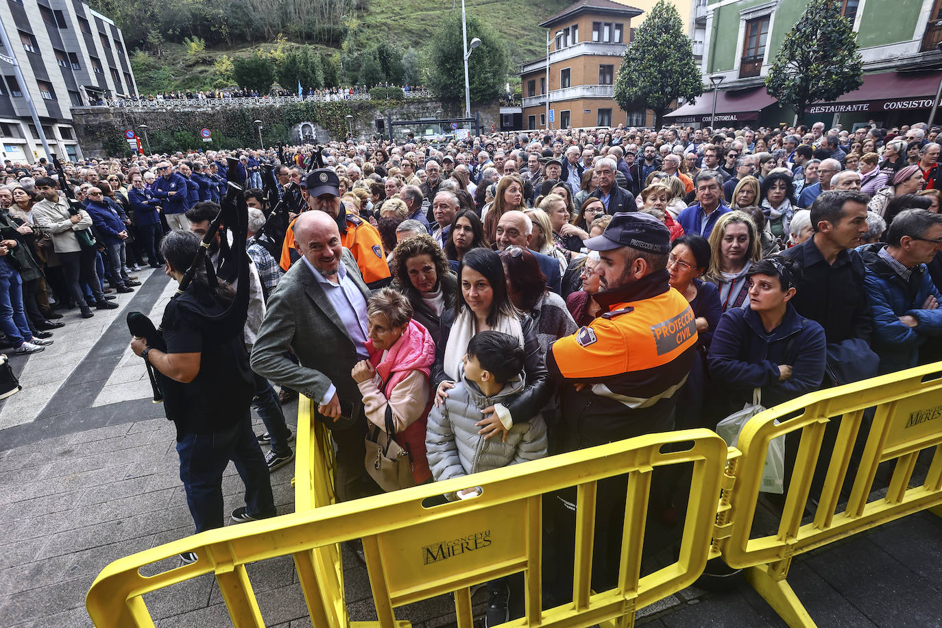 Emotivo y multitudinario adiós a Aníbal Vázquez en Mieres