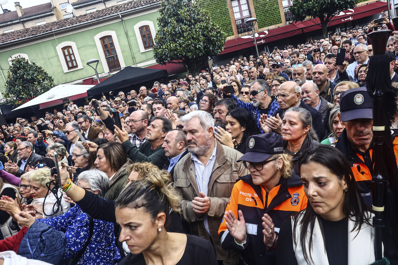 Emotivo y multitudinario adiós a Aníbal Vázquez en Mieres