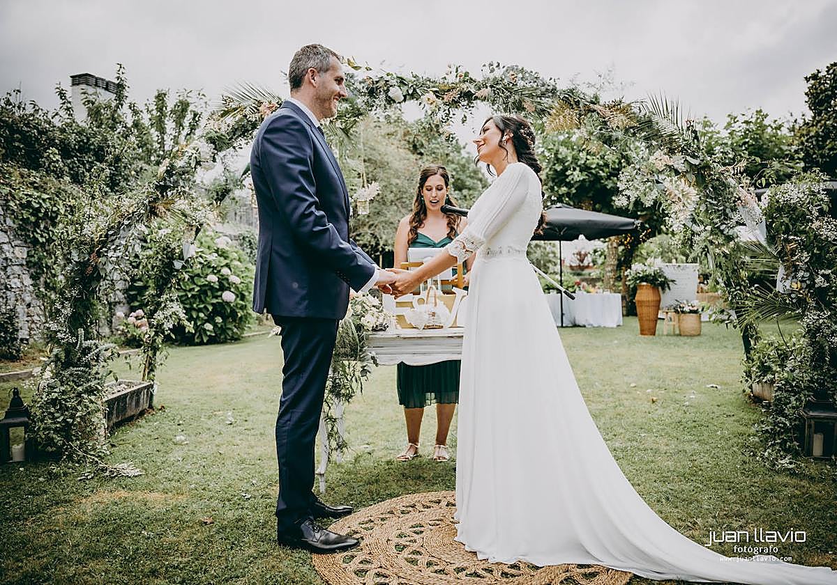 Boda civil celebrada en las instalaciones de Somió Park. Foto: Juan Llavio
