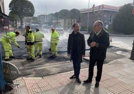 Ángel García junto al ingeniero municipal Juan Carlos Álvarez.