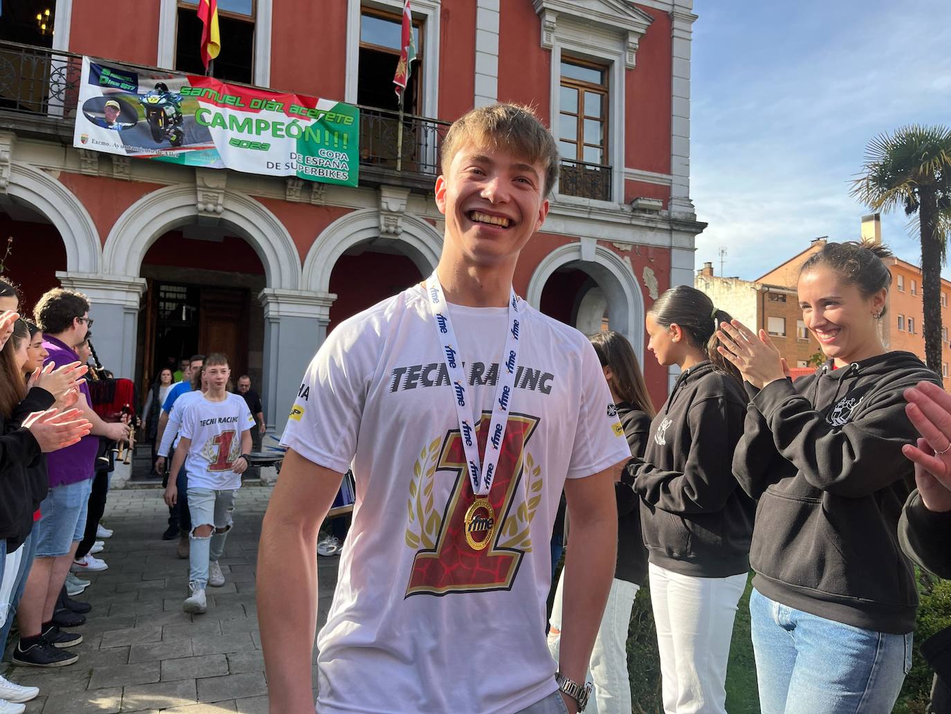 Sonoro homenaje en Cabañaquinta al joven piloto Samuel Díaz