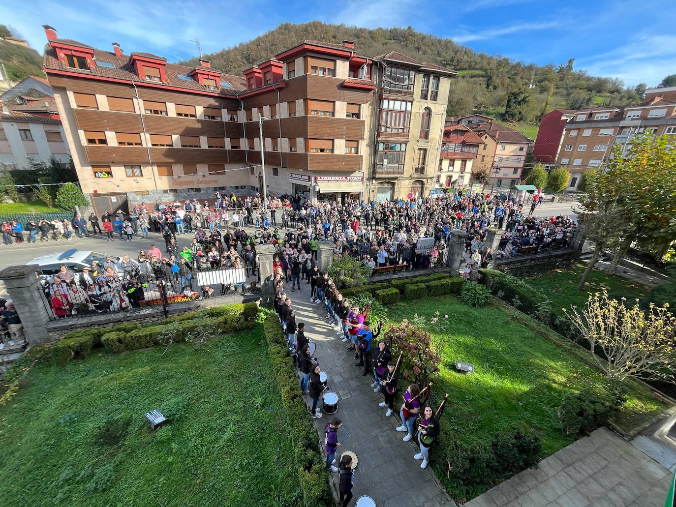 Sonoro homenaje en Cabañaquinta al joven piloto Samuel Díaz