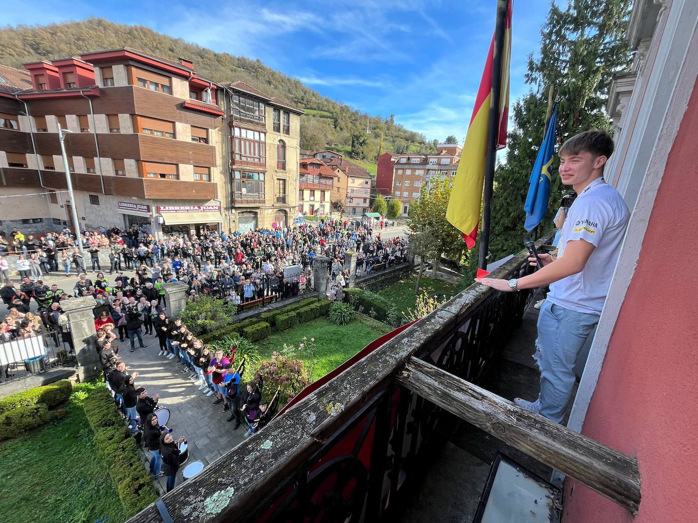 Sonoro homenaje en Cabañaquinta al joven piloto Samuel Díaz